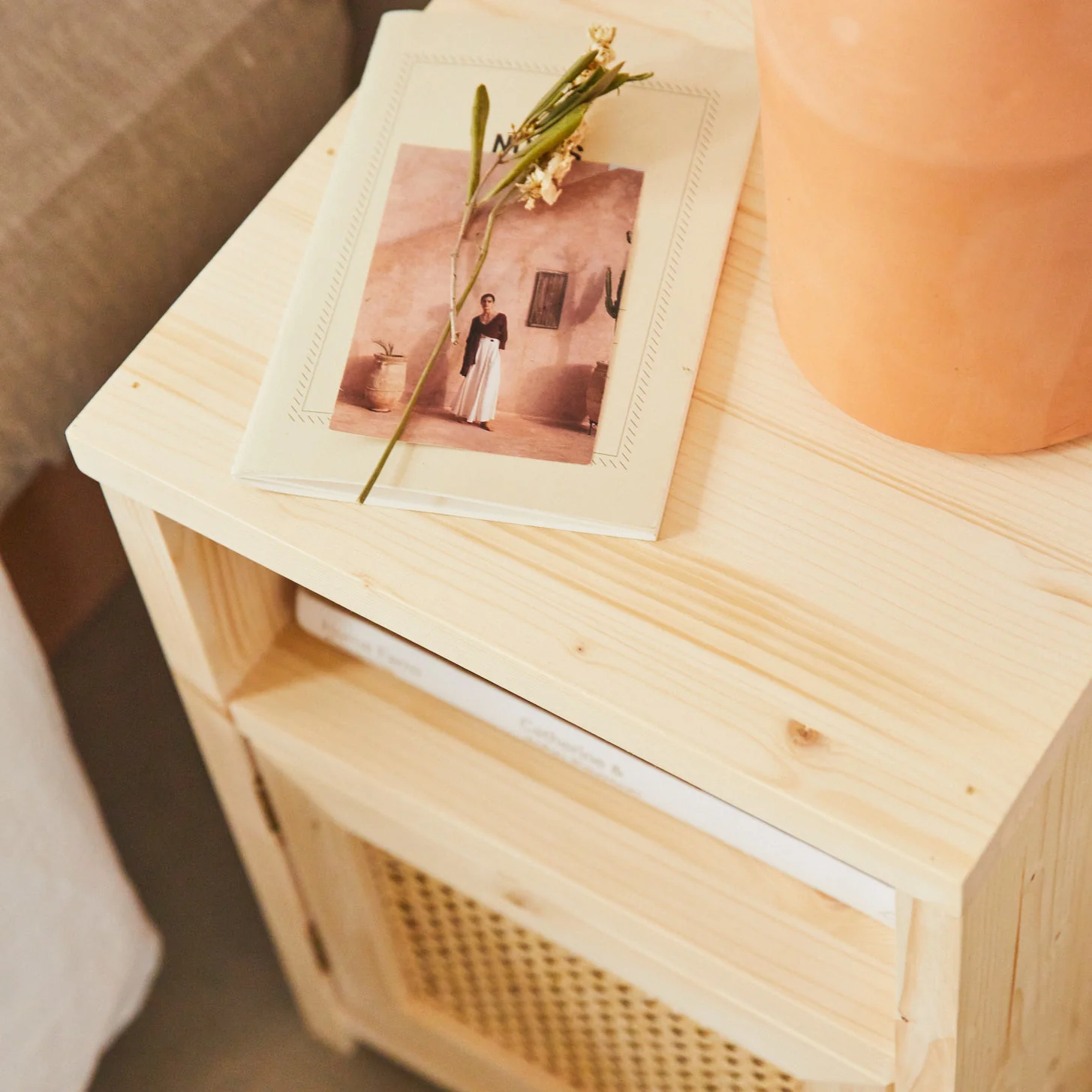 Mesita de noche con puerta Haydé - Image 31