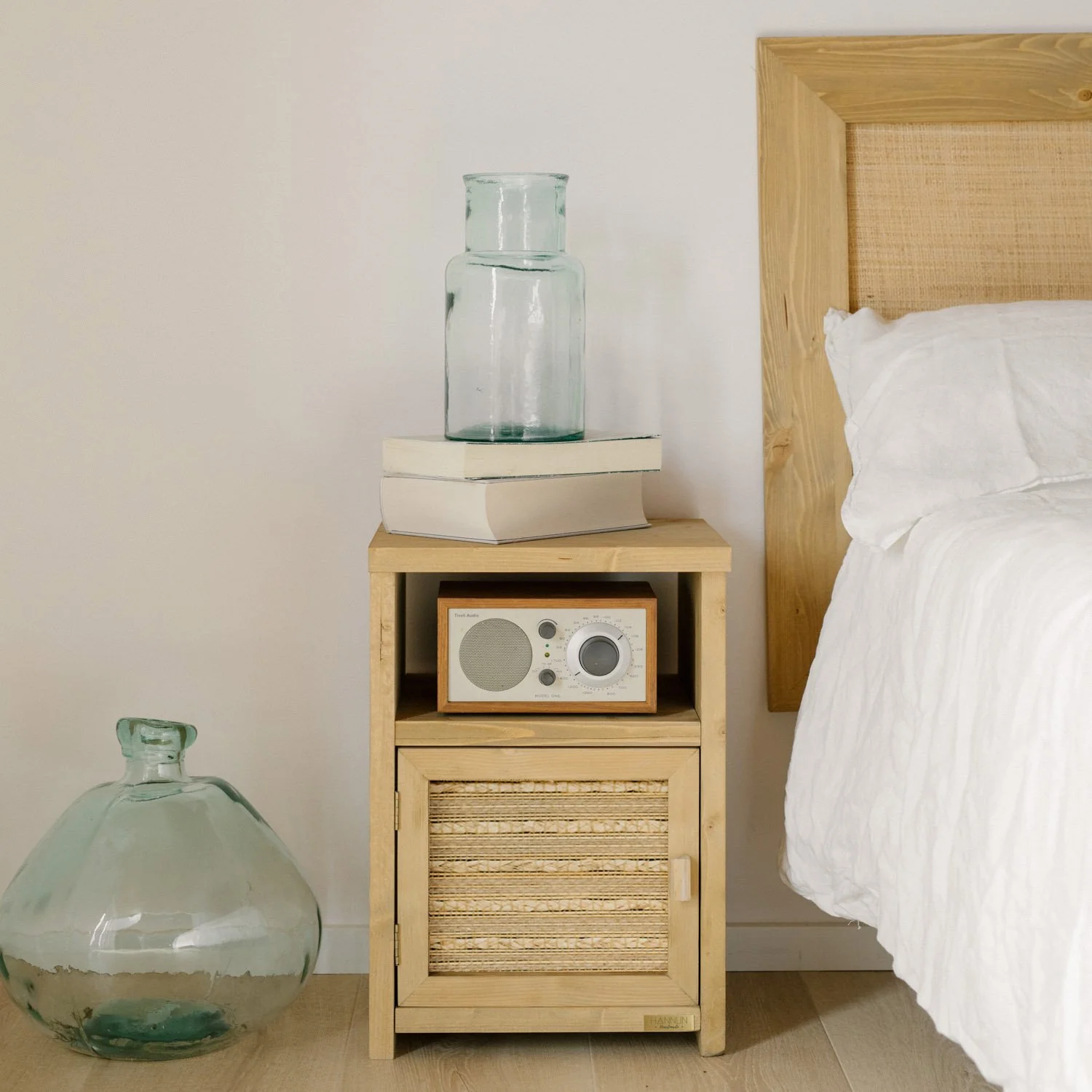 Mesita de noche con puerta Kerlin - Image 13