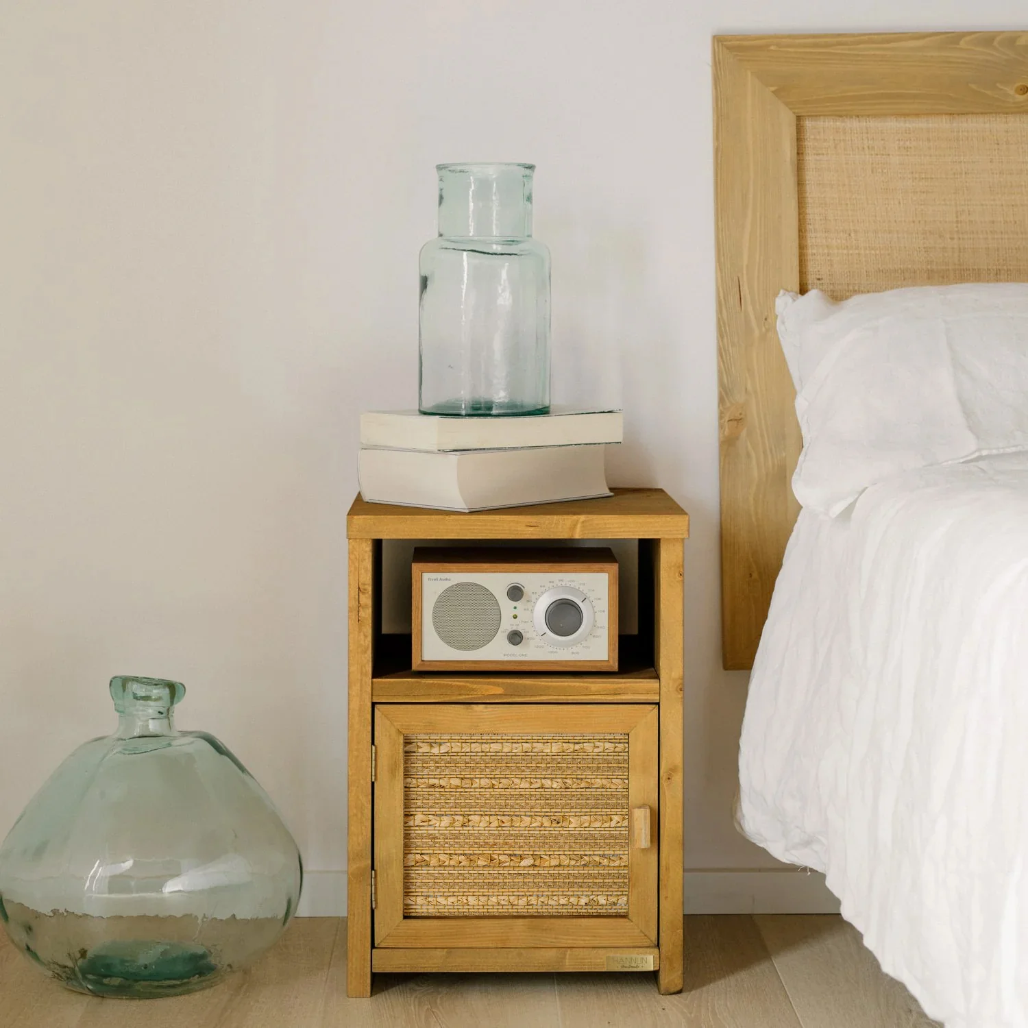 Mesita de noche con puerta Kerlin - Image 15