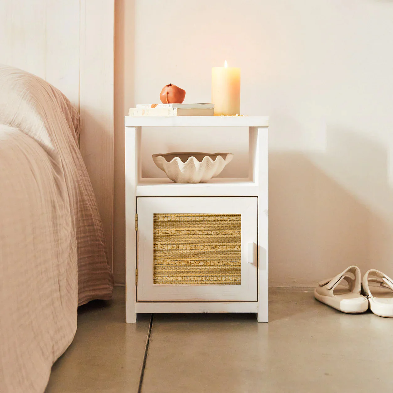 Mesita de noche con puerta Kerlin - Image 19